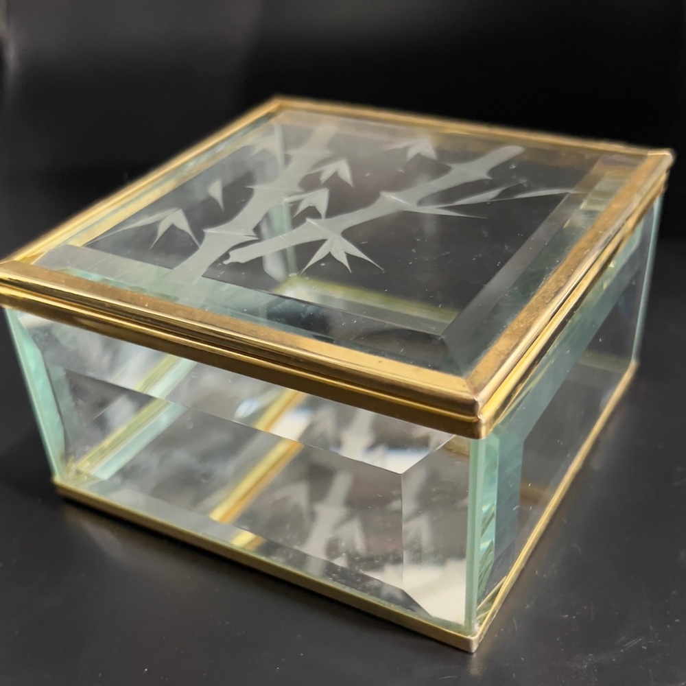 VINTAGE BRASS ETCHED BEVELED GLASS MIRROR TRINKET JEWELRY BOX - Picture 6 of 8